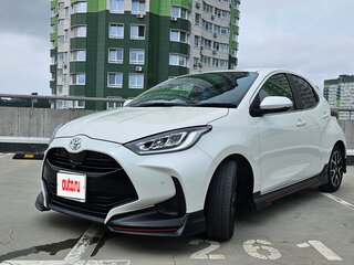 2020 Toyota Yaris IV, белый, 1410000 рублей, вид 2