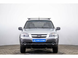 2015 Chevrolet Niva I Рестайлинг, серебристый, 749000 рублей, вид 2