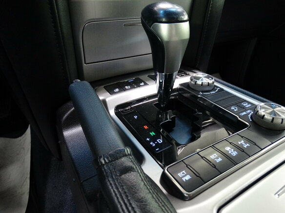 2016 Toyota Land Cruiser 200 Series Рестайлинг 2, белый, 4149000 рублей - вид 16