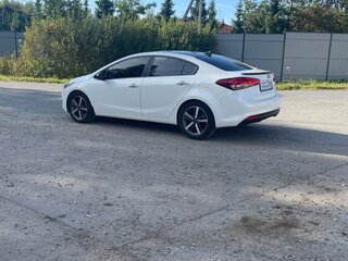 2018 Kia Cerato III Рестайлинг (Classic), белый, 1190000 рублей, вид 3