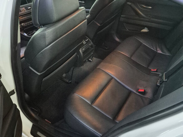 2011 BMW 5 серии 523i VI (F10/F11/F07), белый, 1900000 рублей - вид 13