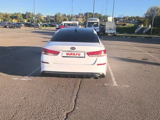 2019 Kia Optima IV Рестайлинг, белый, 1100000 рублей, вид 2