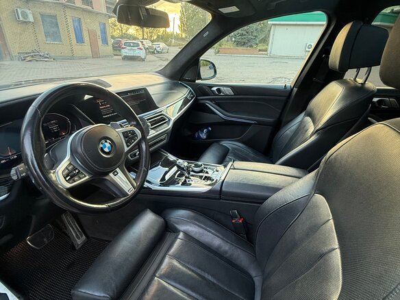 2021 BMW X7 40d I (G07), чёрный, 7350000 рублей - вид 4
