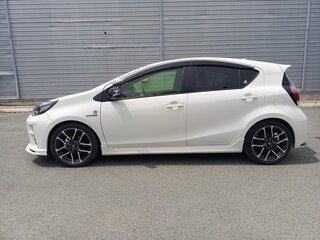 2017 Toyota Aqua I Рестайлинг 2, белый, 1000000 рублей, вид 4