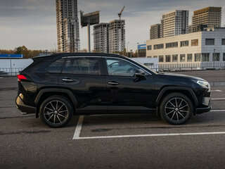 2020 Toyota RAV4 V (XA50), чёрный, 3500000 рублей, вид 4