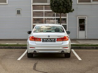 2017 BMW 5 серии 520i VII (G30/G31/G38), белый, 2295000 рублей, вид 5