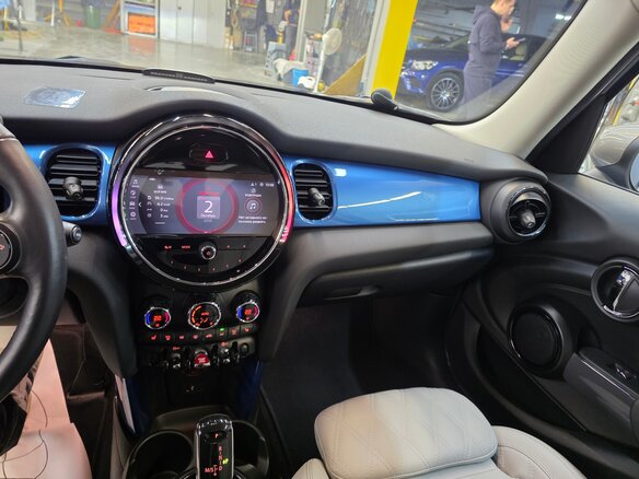 2022 Mini Hatch Cooper III (F55/F56) Рестайлинг 2, синий, 3000000 рублей - вид 12