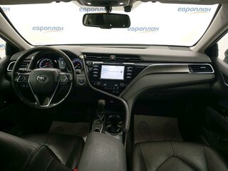 2019 Toyota Camry VIII (XV70), пурпурный, 1660500 рублей, вид 5