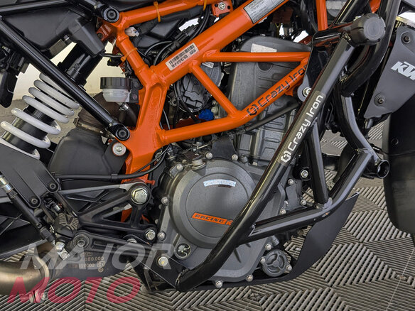 2022 KTM 390 Duke, чёрный - вид 11