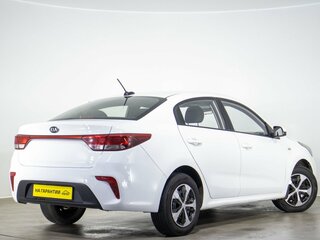 2020 Kia Rio IV, белый, 1049000 рублей, вид 4