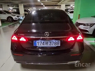 2025 Mercedes-Benz E-Класс 200 VI (W214, S214), чёрный, 8000000 рублей, вид 4