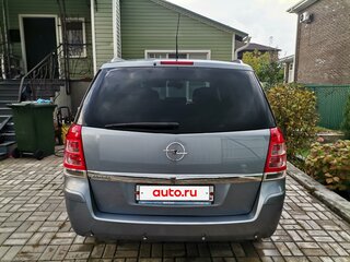 2011 Opel Zafira B Рестайлинг, серебристый, 760000 рублей, вид 4