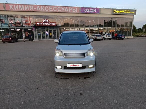 2002 Toyota Voxy I (R60), серый - вид 1