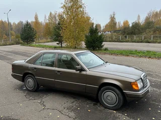 1990 Mercedes-Benz W124 230 4-speed, коричневый, 250000 рублей, вид 1