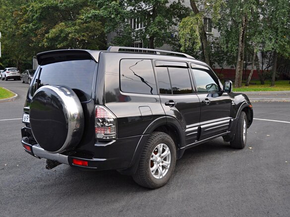2001 Mitsubishi Montero III, чёрный, 750000 рублей - вид 4