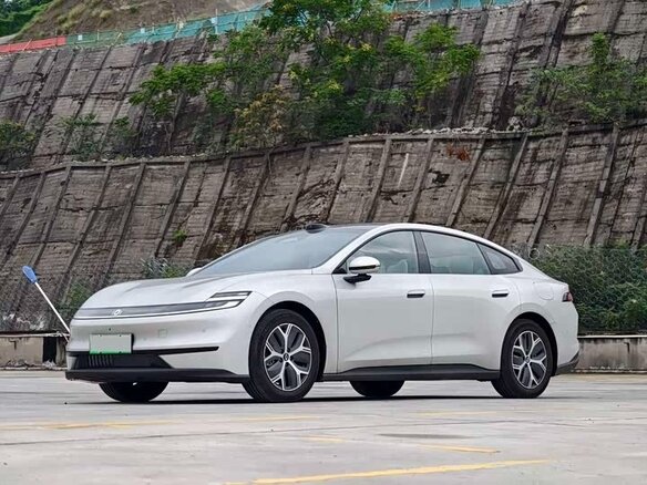 2026 Changan Qiyuan A06 28.39 kWh, серый, 2400000 рублей - вид 1