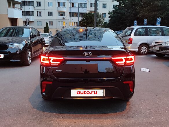 2018 Kia Rio IV, чёрный, 1430000 рублей - вид 6