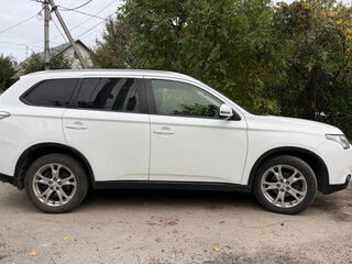 2014 Mitsubishi Outlander III Рестайлинг, белый, 1200000 рублей, вид 4