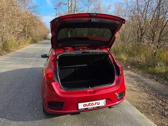 2017 Kia Ceed II Рестайлинг, красный, 1290000 рублей - вид 4