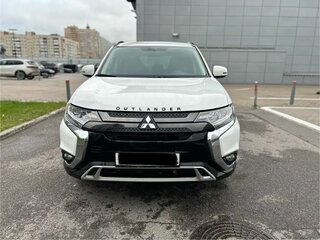 2022 Mitsubishi Outlander III Рестайлинг 3, белый, 1990000 рублей, вид 2