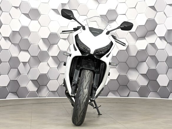 2024 Honda CBR 650R, белый, 1099000 рублей - вид 4
