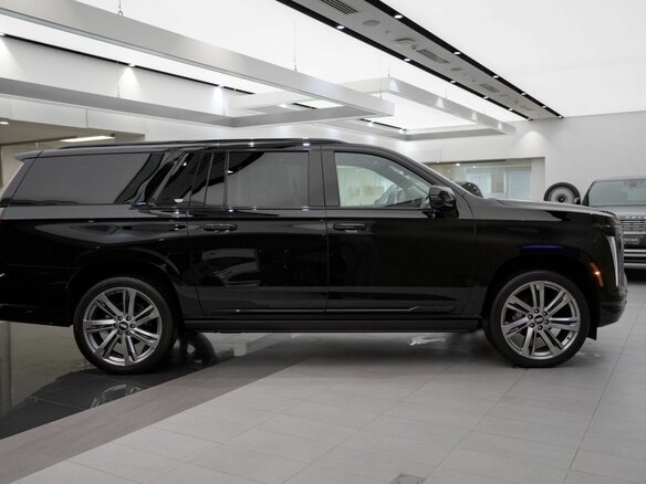 2025 Cadillac Escalade ESV V Рестайлинг, чёрный - вид 2