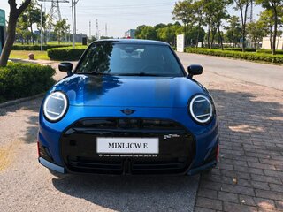 2025 Mini Hatch JCW Electric IV (F65/F66/J01), синий, 6490000 рублей, вид 2