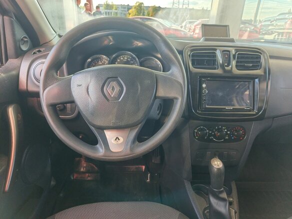 2014 Renault Logan II, серебристый, 514000 рублей - вид 10