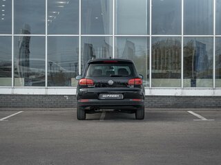 2016 Volkswagen Tiguan I Рестайлинг, чёрный, 1599000 рублей, вид 4