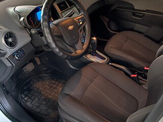 2014 Chevrolet Aveo II, белый, 720000 рублей, вид 4