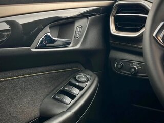 2024 Chevrolet TrailBlazer III Рестайлинг, белый, 2100000 рублей, вид 3