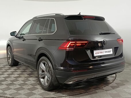 2017 Volkswagen Tiguan II, чёрный, 2440000 рублей, вид 5