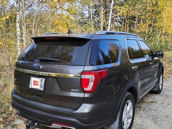 2018 Ford Explorer V Рестайлинг 2, серый, 2630000 рублей - вид 5