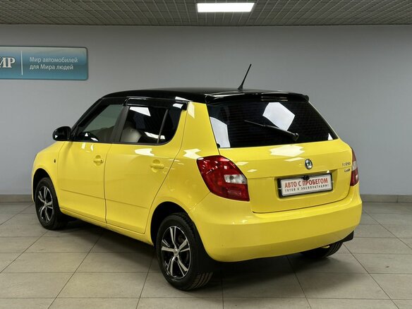 2011 Skoda Fabia II Рестайлинг, жёлтый, 670000 рублей - вид 6