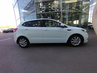2015 Kia Rio III Рестайлинг, белый, 1049000 рублей, вид 4