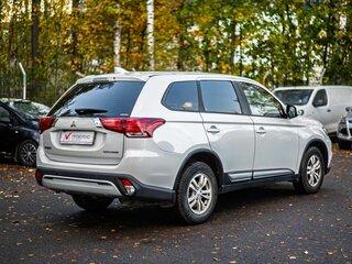 2019 Mitsubishi Outlander III Рестайлинг 3, белый, 1899000 рублей, вид 2