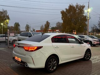 2021 Kia Rio IV Рестайлинг, белый, 1550000 рублей, вид 3