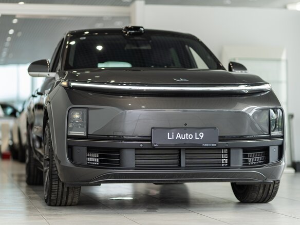 2025 Li Auto (Lixiang) L9 52.3 kWh I Рестайлинг, серебристый, 8890000 рублей - вид 1
