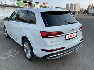2021 Audi Q7 45 TFSI II (4M) Рестайлинг, белый, 5600000 рублей, вид 3