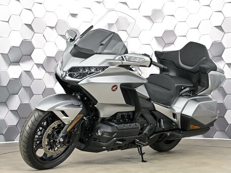 2025 Honda GL 1800 Gold Wing, серебристый, 3649000 рублей, вид 2