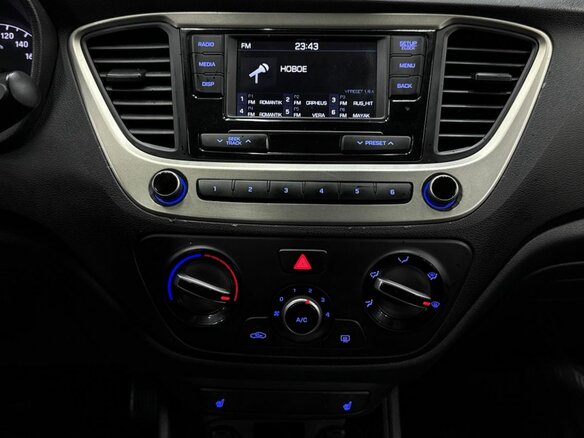 2017 Hyundai Solaris II, серебристый, 1199900 рублей - вид 12