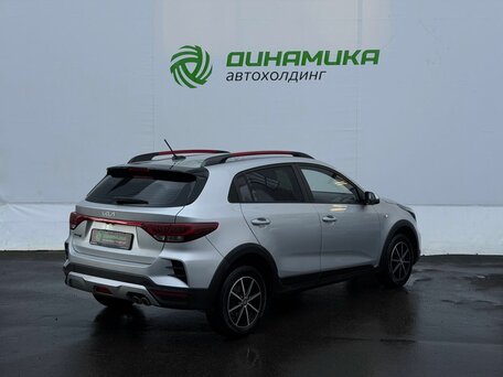 2021 Kia Rio X IV Рестайлинг, серебристый, 1710000 рублей, вид 4