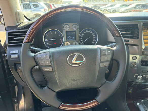2011 Lexus LX 570 III, серебристый, 2970000 рублей - вид 21