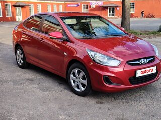 2013 Hyundai Solaris I, красный, 690000 рублей, вид 3