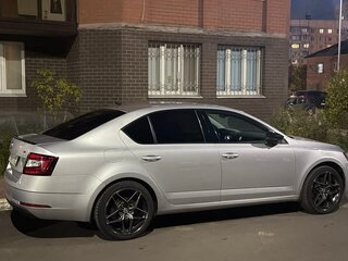 2018 Skoda Octavia III (A7) Рестайлинг, серебристый, 2100000 рублей, вид 3