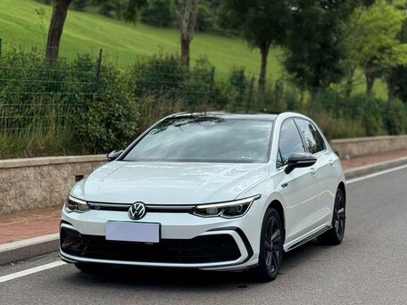 2022 Volkswagen Golf VIII, белый, 2000002 рублей, вид 2