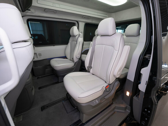 2024 Hyundai Staria I, чёрный, 7970000 рублей - вид 12