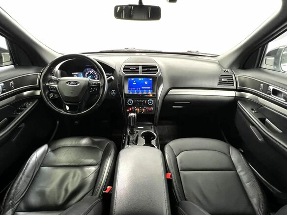 2018 Ford Explorer V Рестайлинг, белый, 2850000 рублей - вид 13