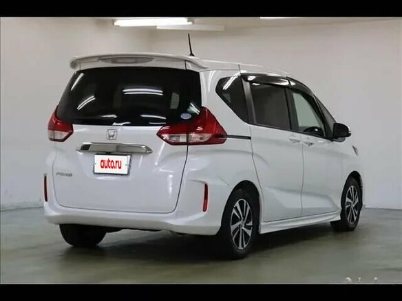 2022 Honda Freed II Рестайлинг, белый - вид 3