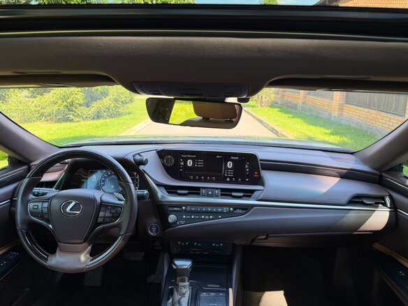 2021 Lexus ES 300h VII Рестайлинг, серый, 4150000 рублей - вид 17